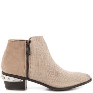 Sam Edelman Light Beige Holt Ankle Boots in Suede